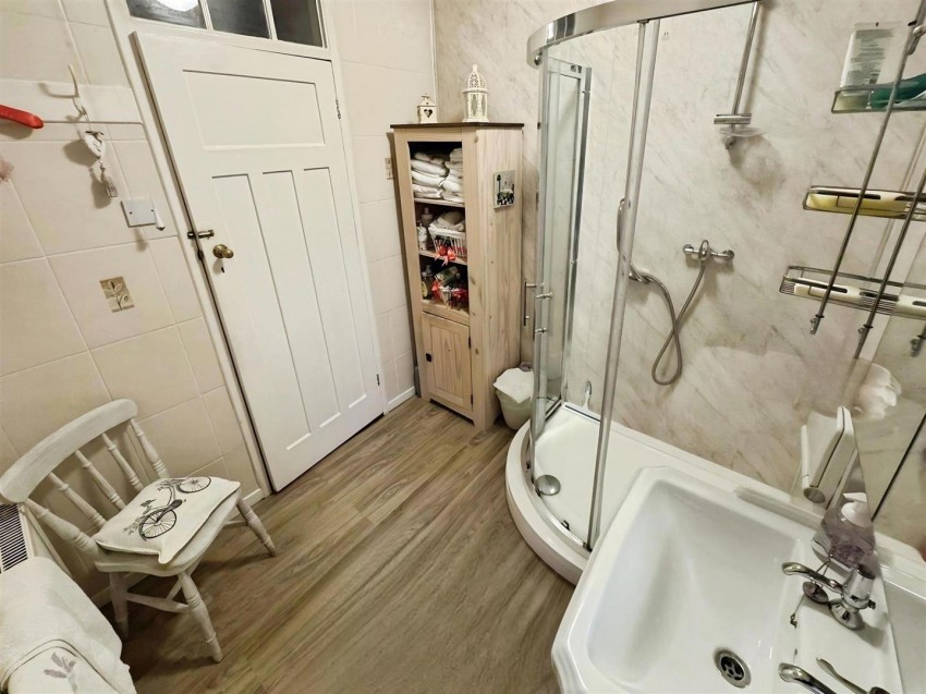 Images for Hall Lane, Leicester